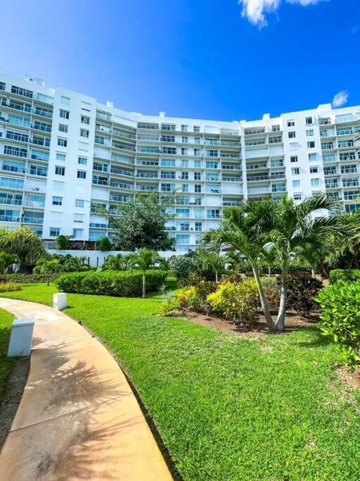 Punta Me Luxury Apartments Ocean View & Beach Front In Amara Cancun Exterior photo